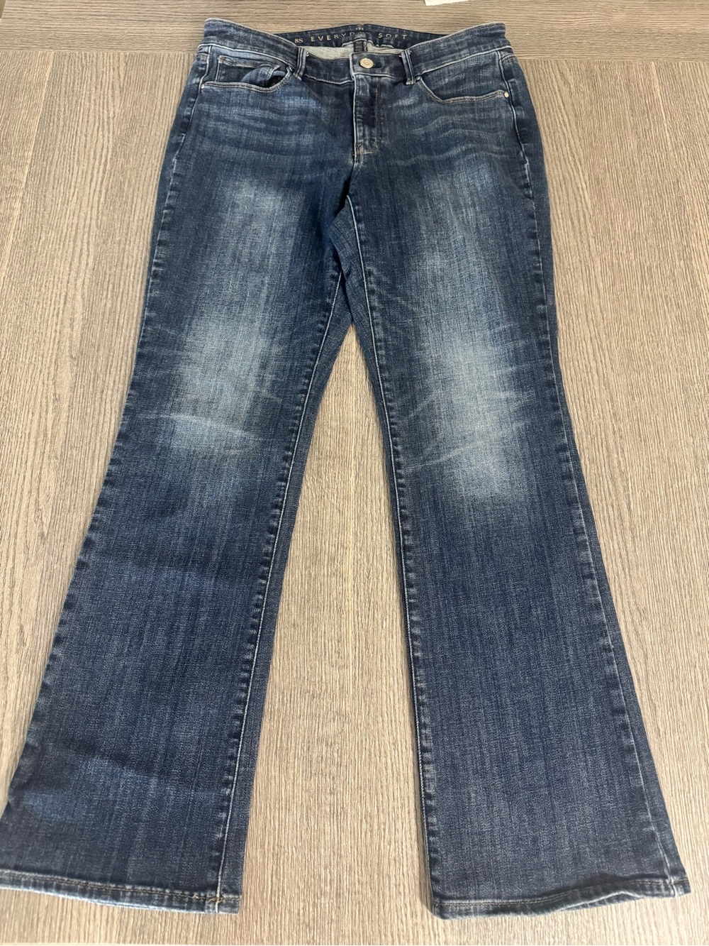 White House Black Market Everyday Soft Boot Jeans Size 8S Curvy Mid Rise